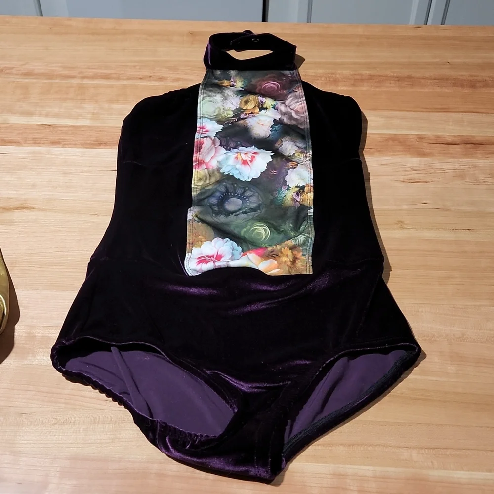 Dance‎ leotard .